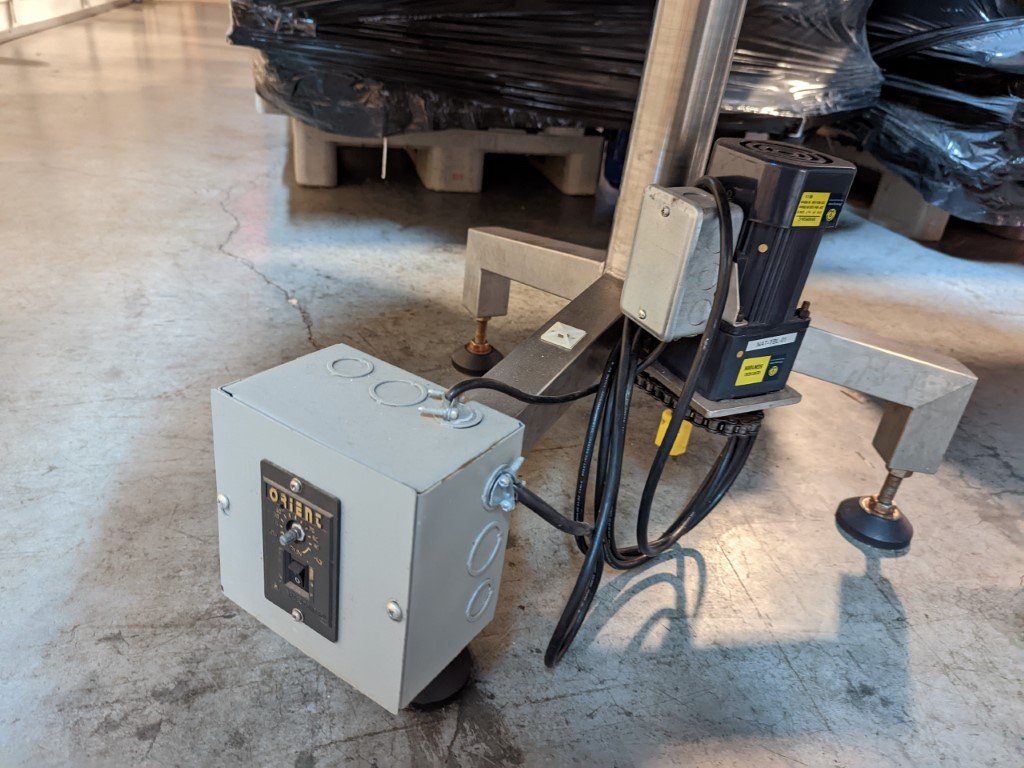 Used Accumulation Table With Retaining Ring