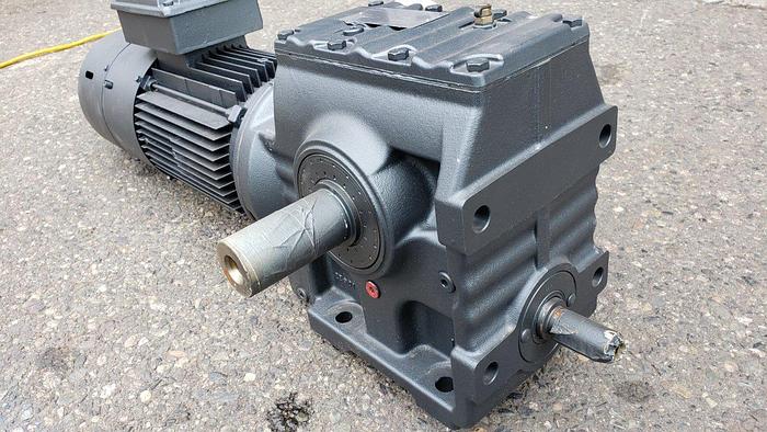 Sew-Eurodrive DFV100-AC Motor