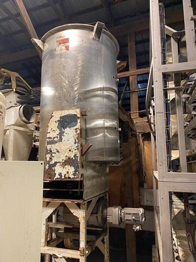 Used Wenger 1,000 Gallon Feed Bin