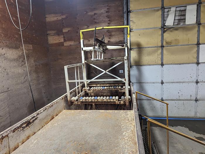 Used Pumpkin Squash Inspection & Cleaning Line