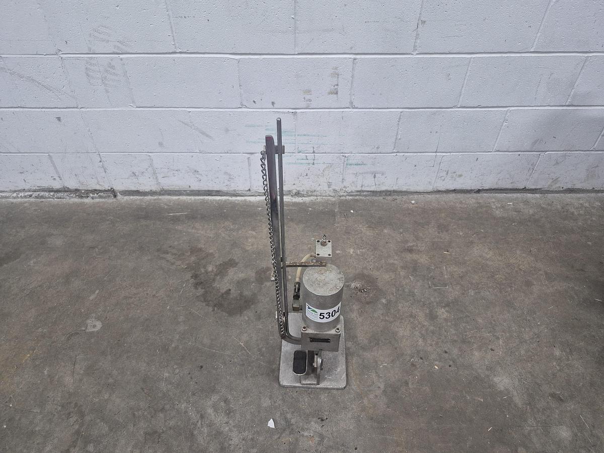 Used Hamadan Engineering Co. Pneumatic Single Clipper Machine
