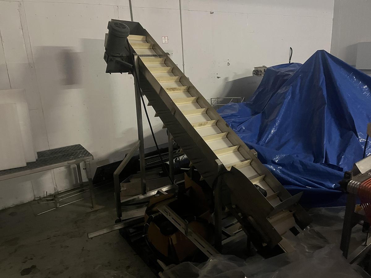 Used 5.5ft High Cleated Incline Conveyor