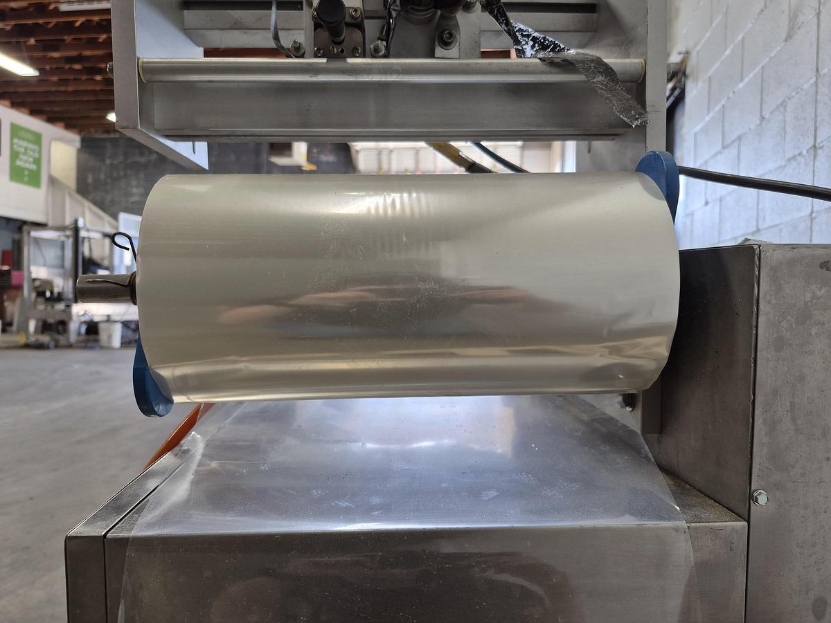 Used Japak KE TO-900 Automatic Cup & Tray Sealer