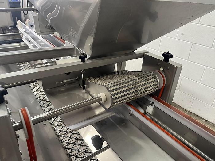 Used Lakewood 31025 Volumetric Clamshell Filler