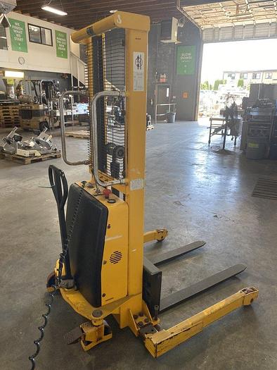 Used Noblelift H-5439 Straddle Stacker