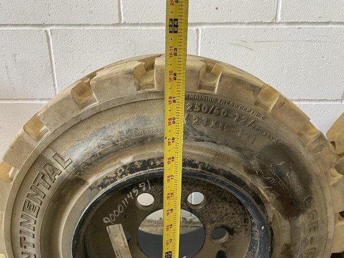 Used Continental CSE-Robust SC18 Tires