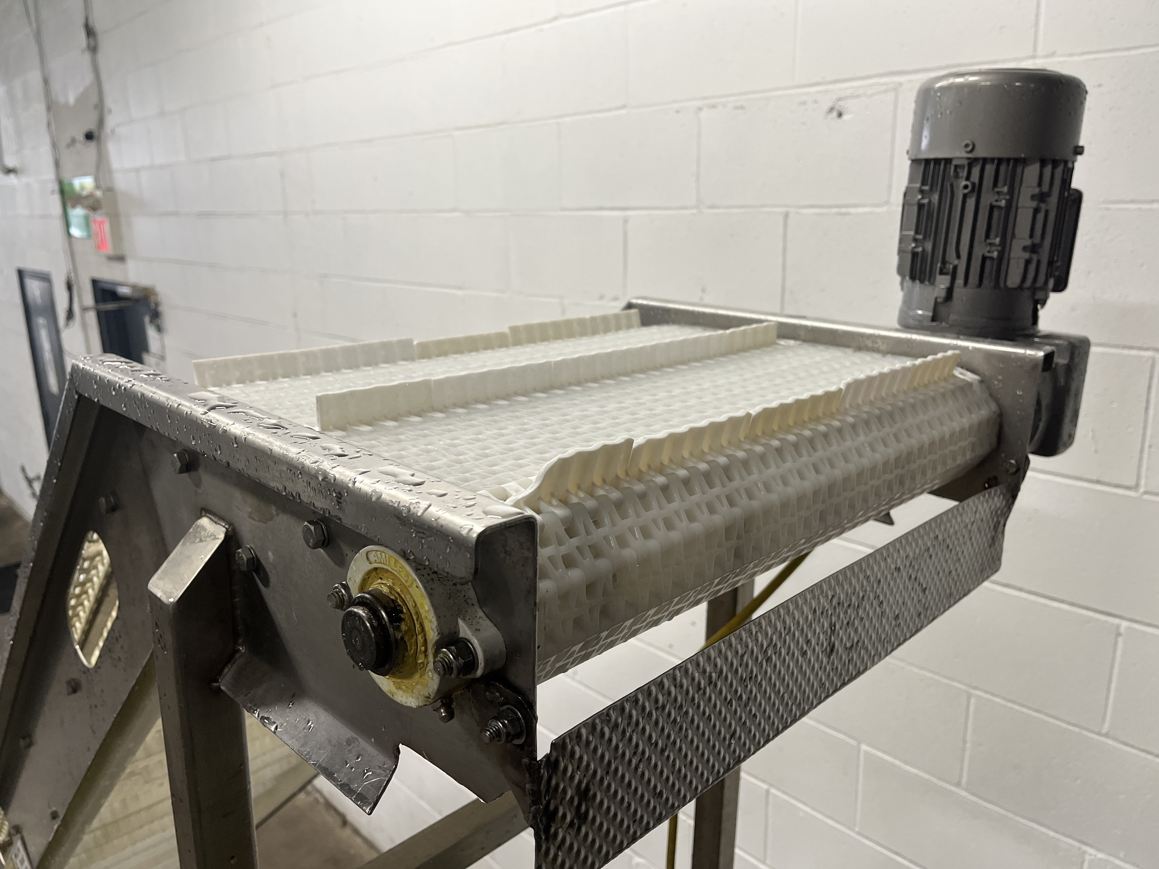 Used 7.5 Feet Incline Conveyor 