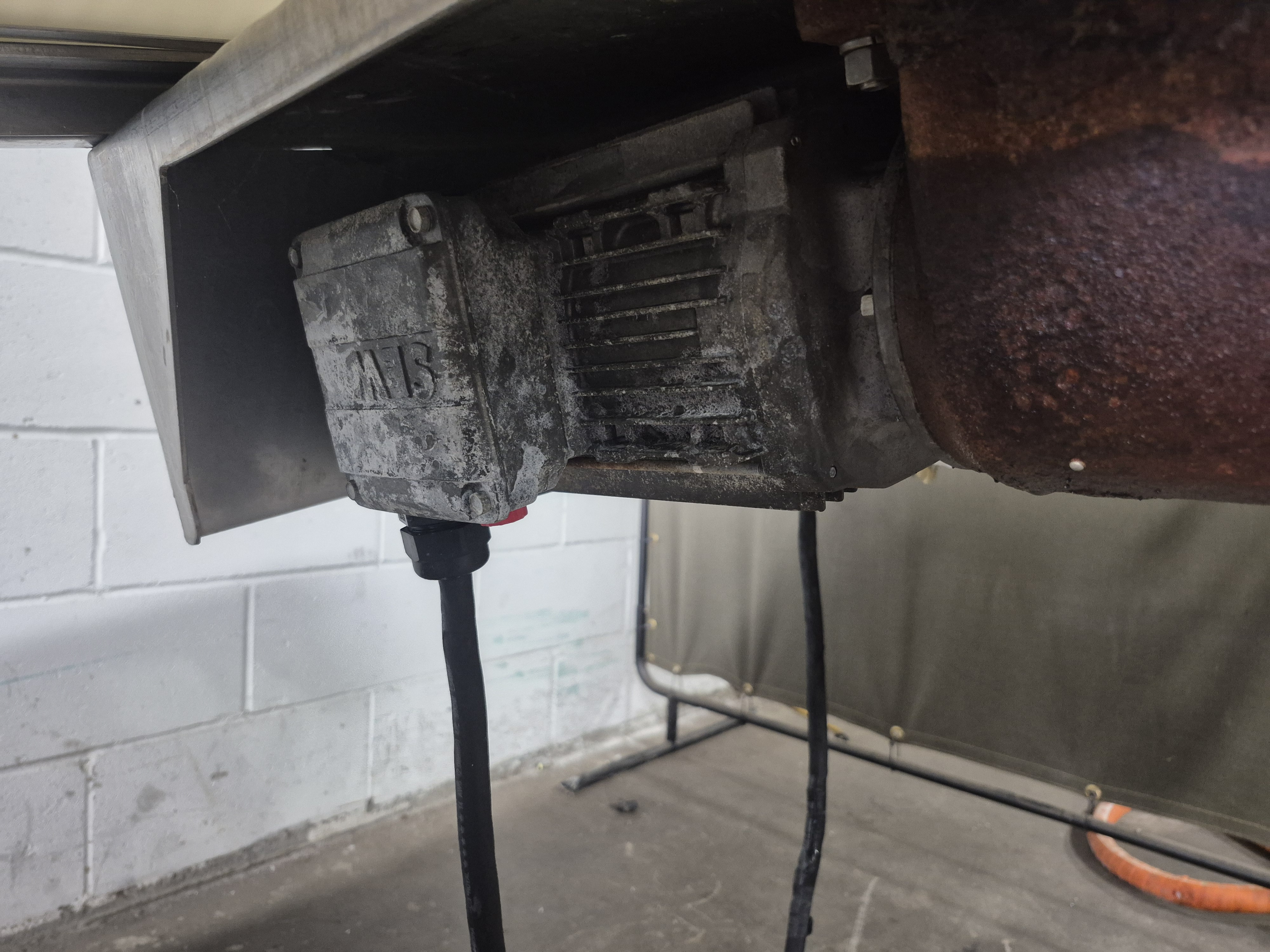 Used Incline Conveyor with Dump Tank