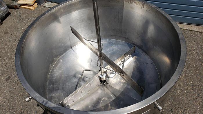 Used 1500L Insulated SS Tank with Agitator