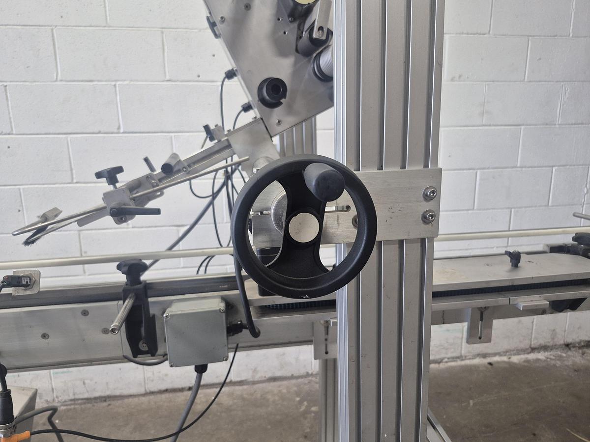 Used Associated Two-Head Top & Bottom Labeller