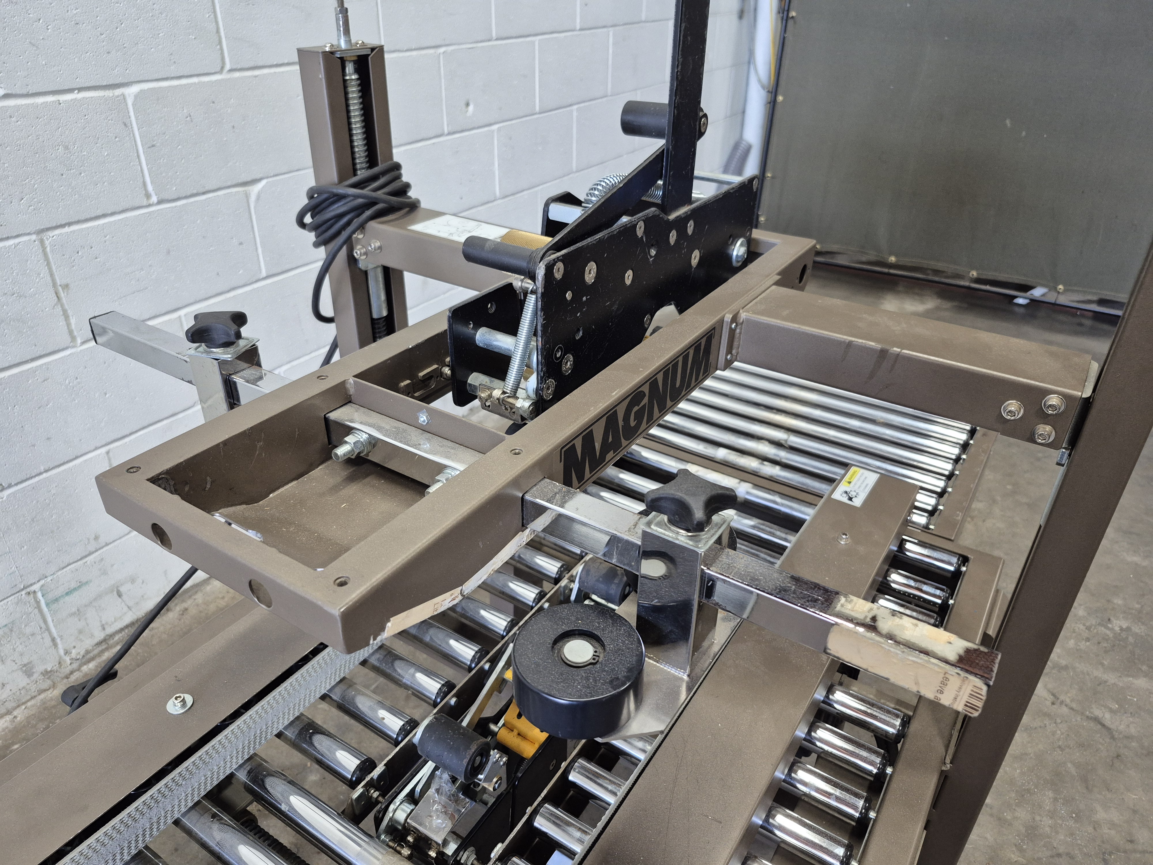 Used Highlight Magnum 2300 Case Sealer