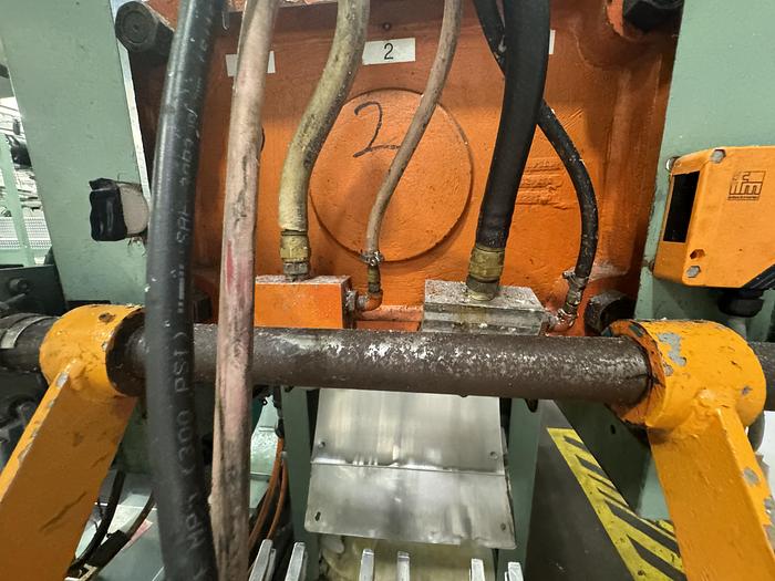 Used UNILOY MODEL 2016 Blowmolder