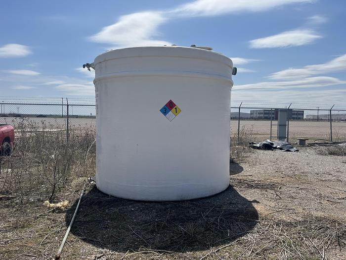 Used 5000 Gallon Fiberglass Tank