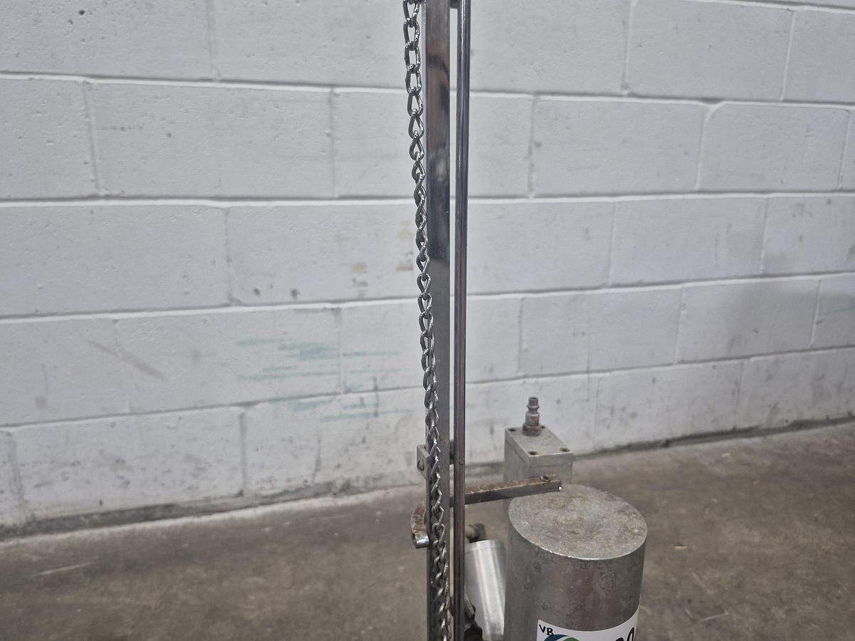 Used Hamadan Engineering Co. Pneumatic Single Clipper Machine