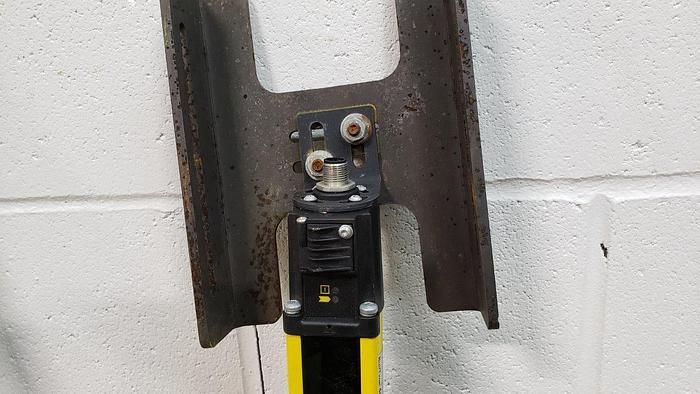 Used Rockwell 440L Guardshield™ Standard 64 Beam Safety Light Curtain