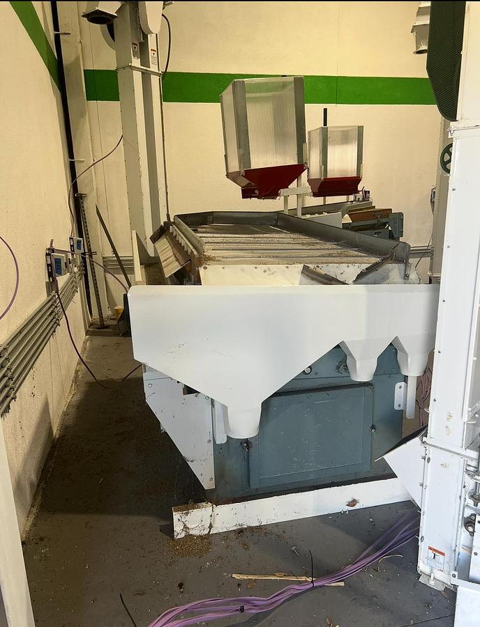 Used Oliver 160 Gravity Tables