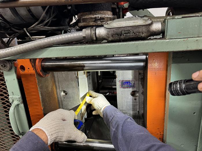 Used UNILOY 350R 3 Head Reciprocating Screw Blow Molding Machine