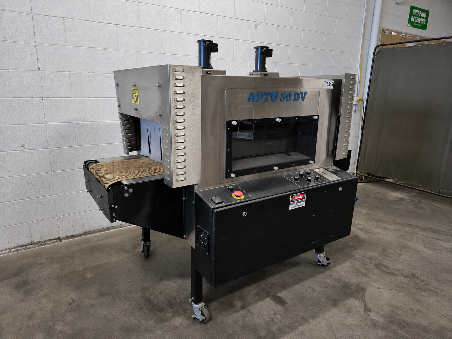 Used API VERSATech LB 22/32 L-Bar Sealer / API APTU 50-DV Heat Shrink Tunnel