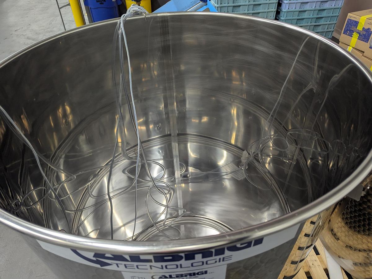 Used Albrigi 1100L Wine Tanks