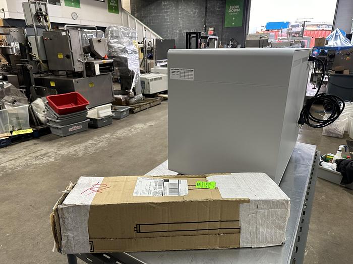 Used Pantone 3 Light Booth