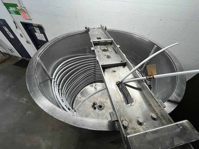 Used 1,000 Gallon SS Tank