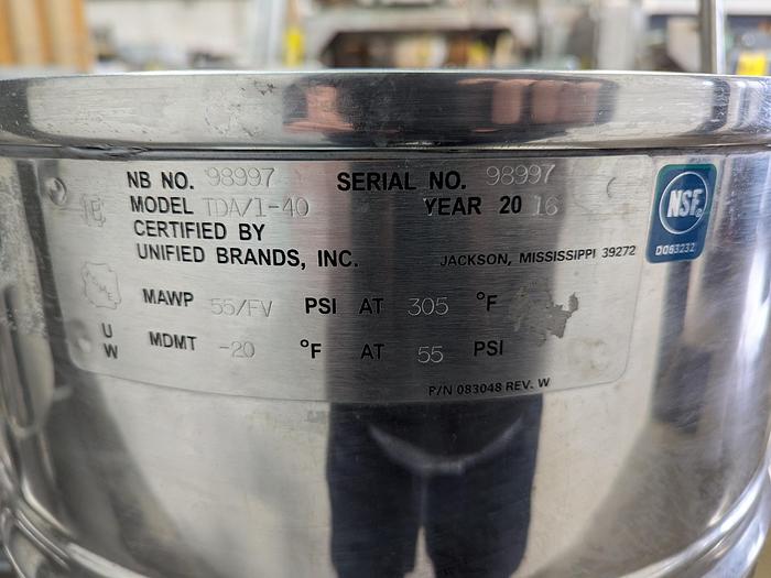 Used Groen Twin 10 Gallon Tilting Kettles