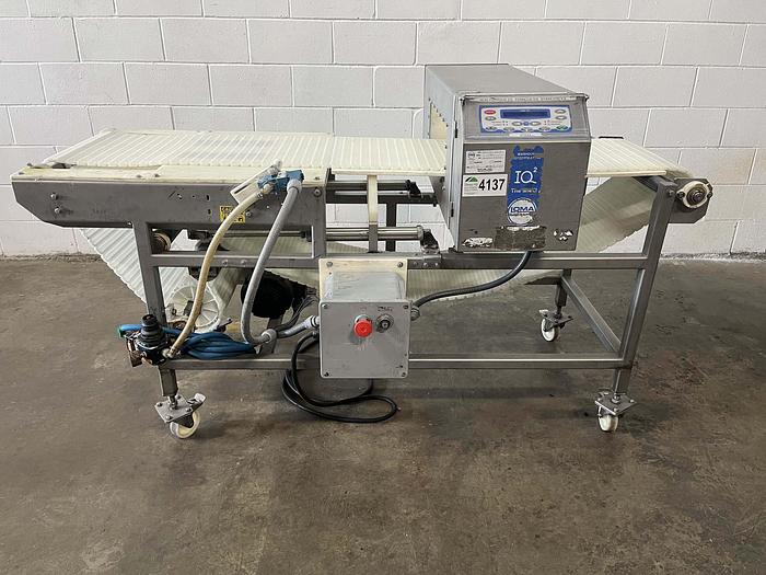 Used Loma IQ2 The MAX! Metal Detector