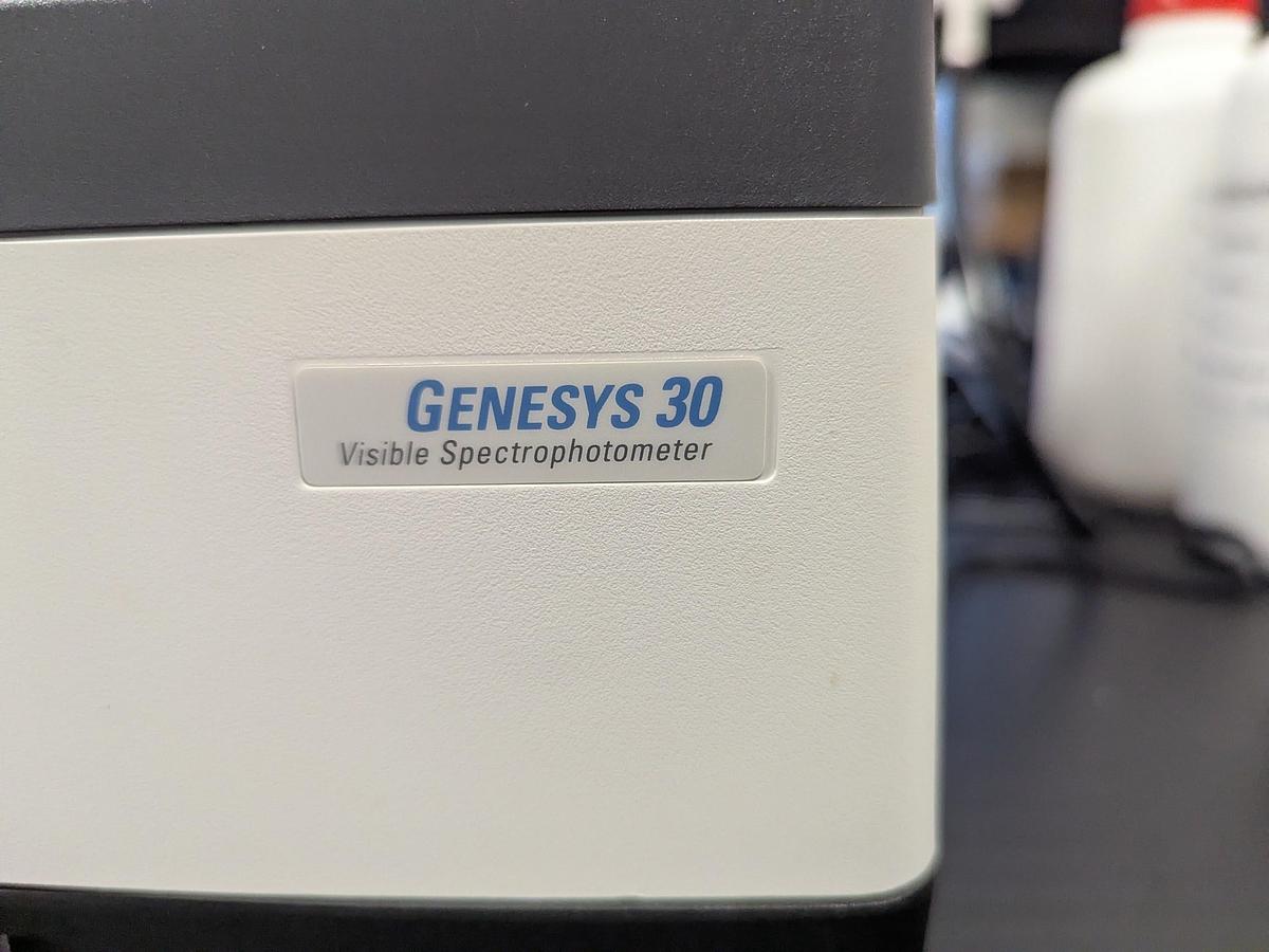 Used ThermoFisher Scientic GENESYS 30 Visible Spectrophotometer