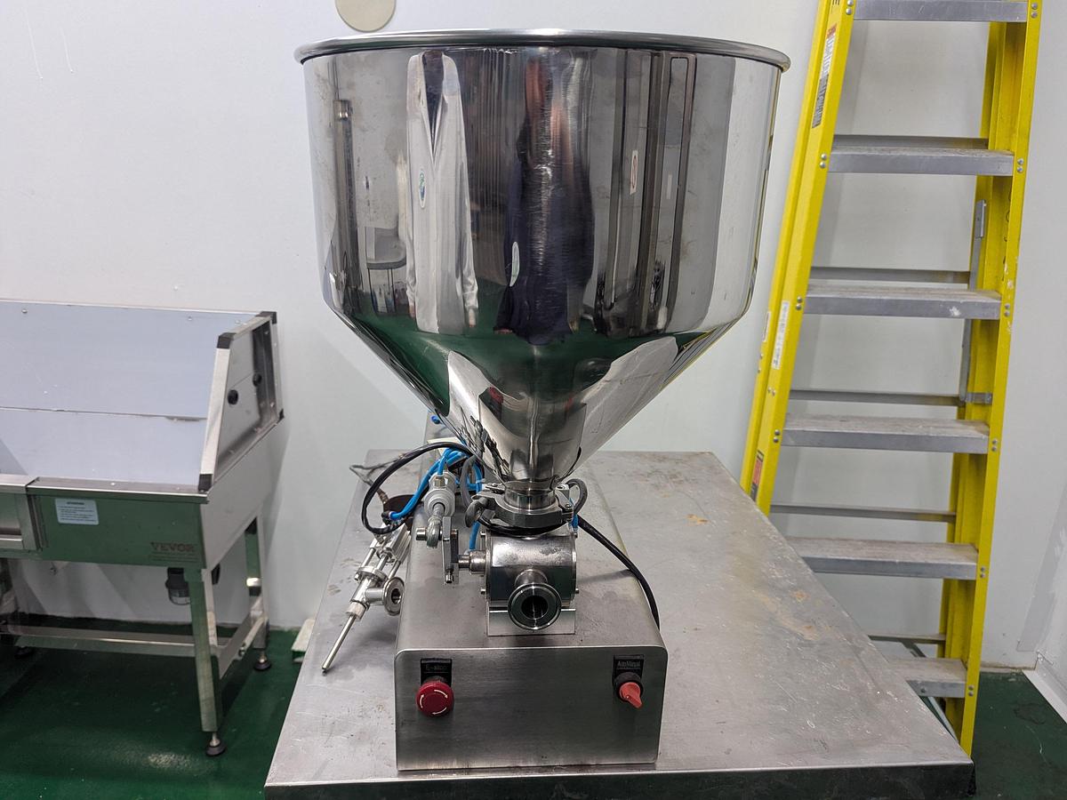 Used Quantitative 150 Piston Filler