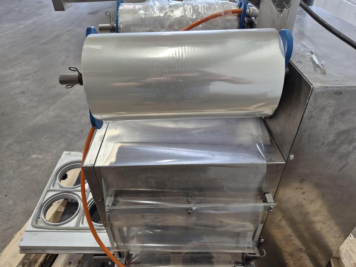 Used Japak KE TO-900 Automatic Cup & Tray Sealer