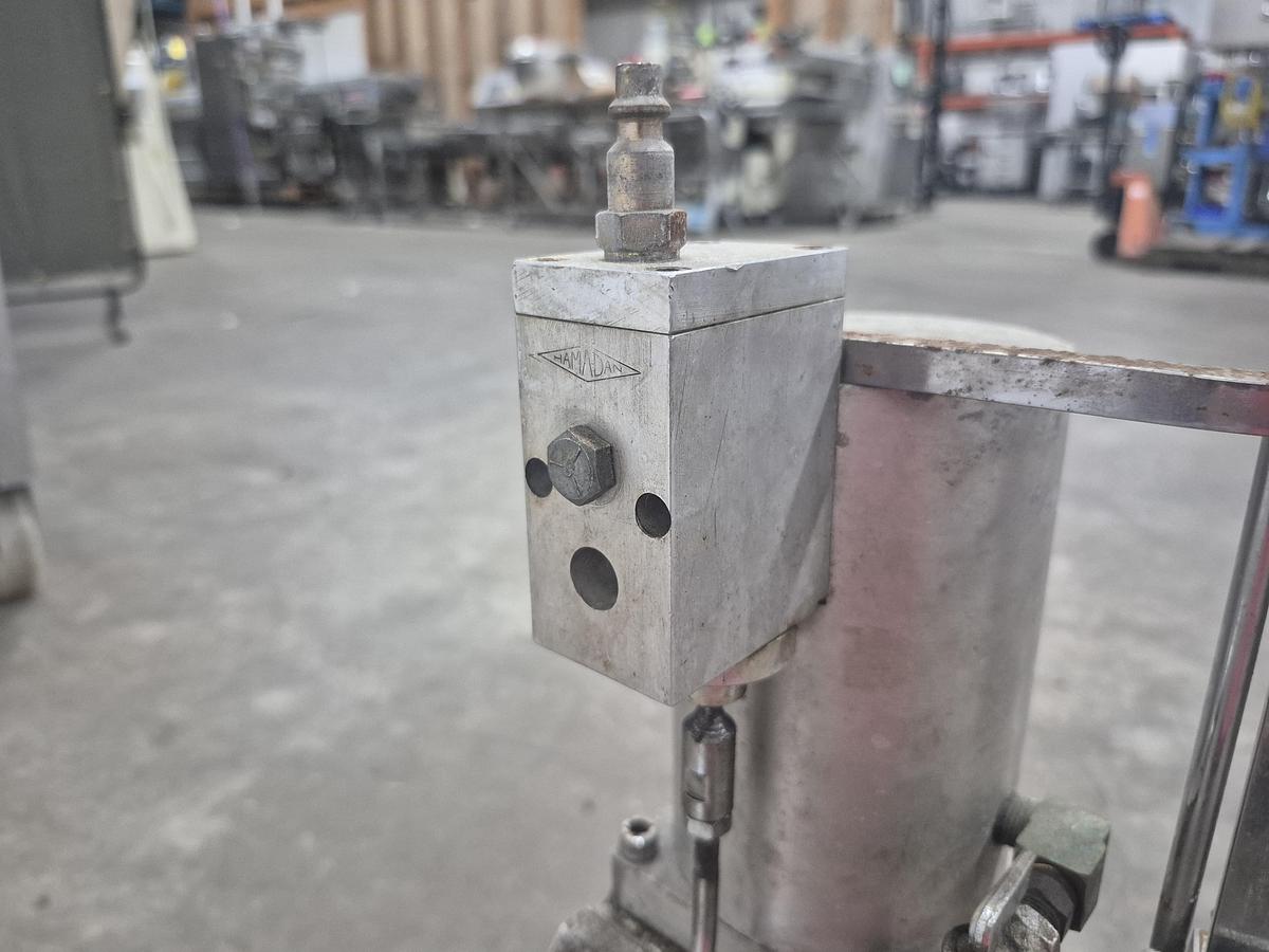 Used Hamadan Engineering Co. Pneumatic Single Clipper Machine