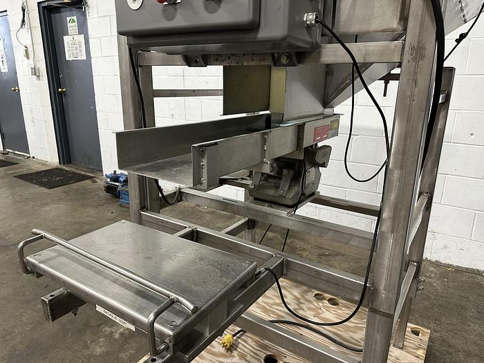 Used Lakewood Single Box Filler