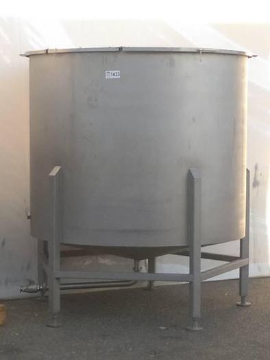 Used 600 gallon Stainless Steel Tank