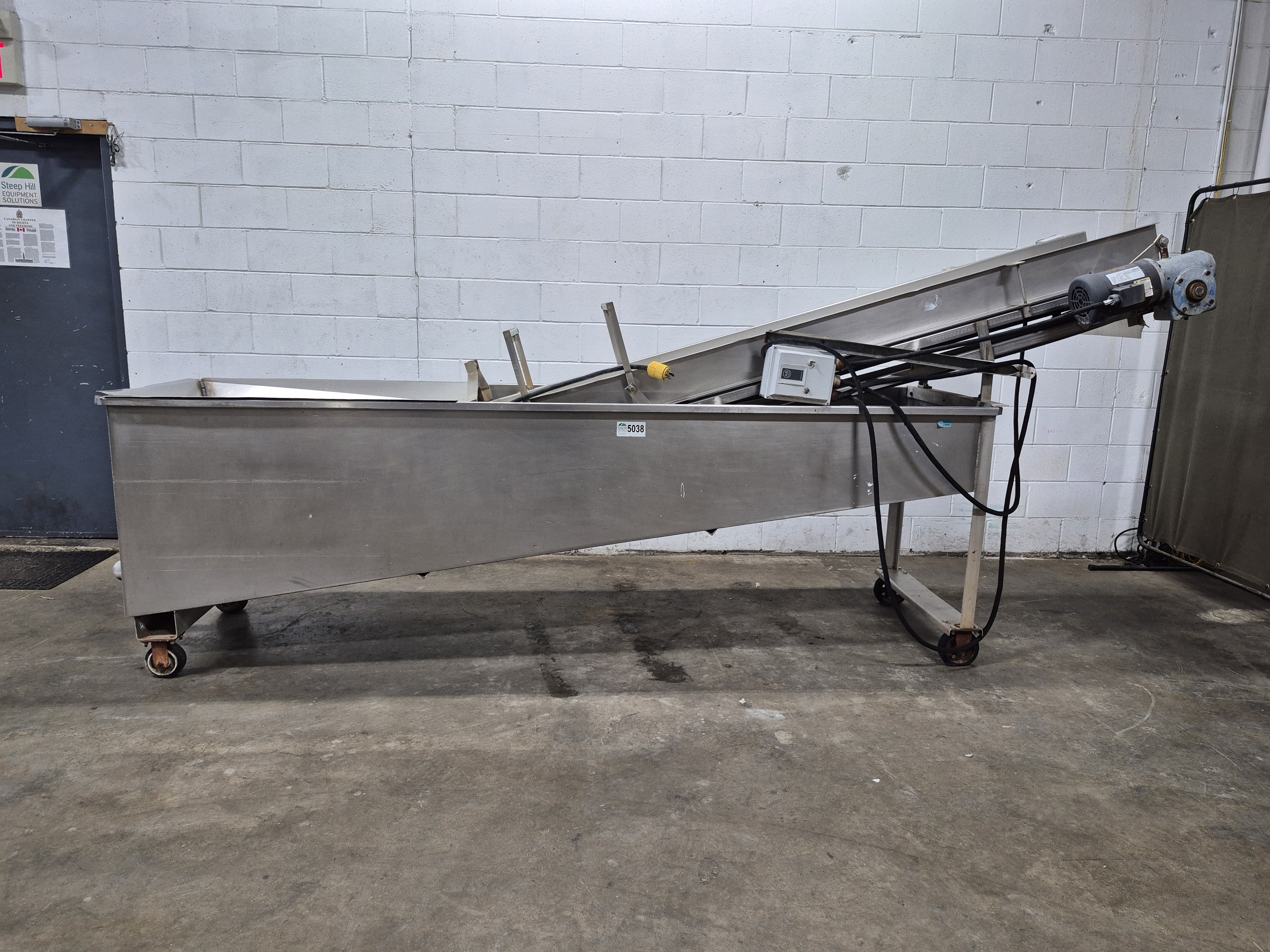 Used Incline Conveyor with 30 Gallon Tank