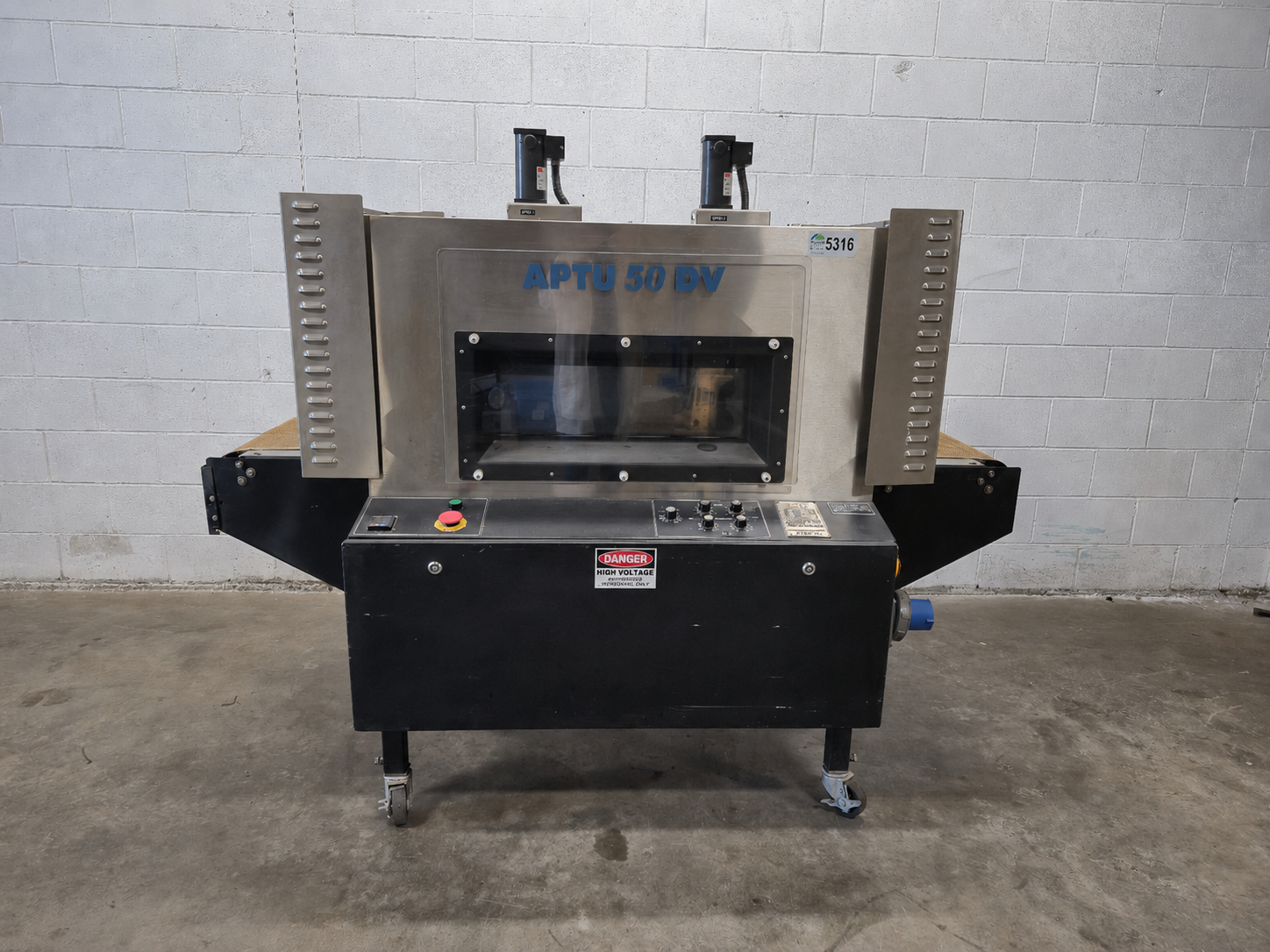 Used API VERSATech LB 22/32 L-Bar Sealer / API APTU 50-DV Heat Shrink Tunnel