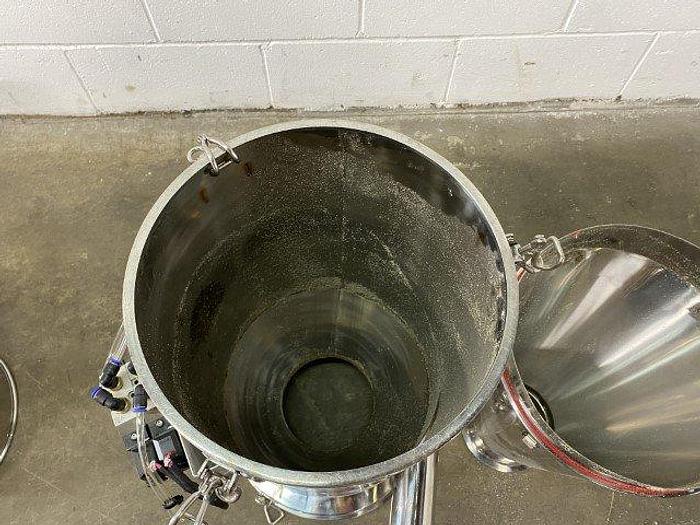 Used Daehan DWVE-300 Vacuum Conveyors