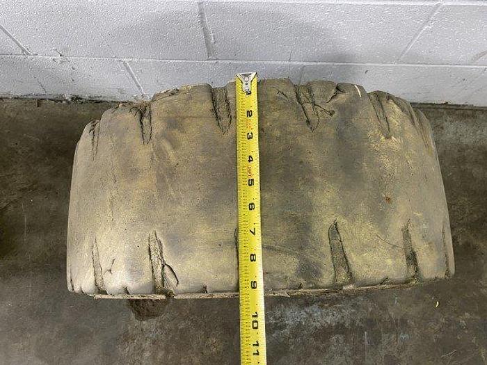 Used Solideal Magnum 27x10-12 Forklift Tire