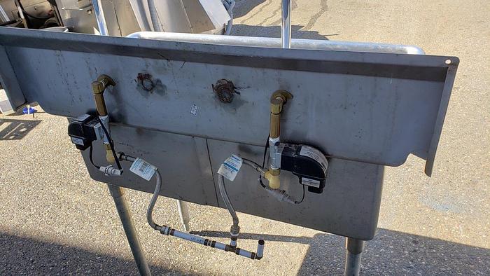 Used SS Dual Faucet Double Sink