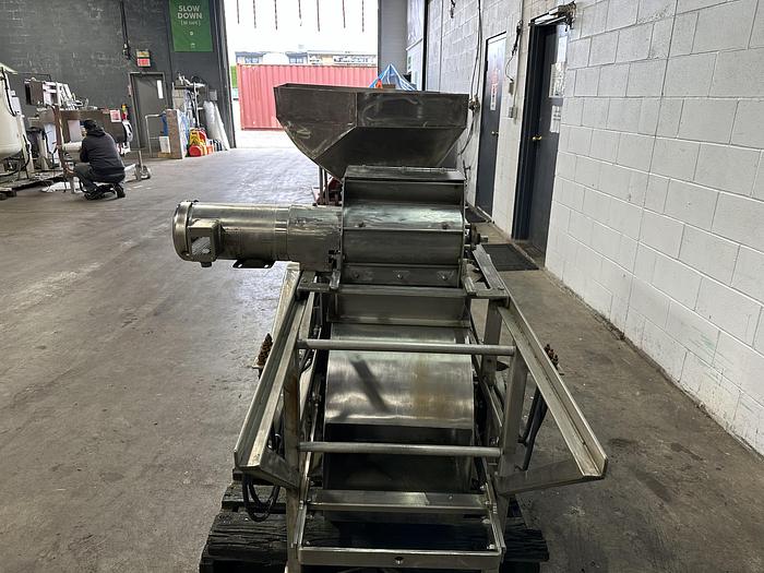 Used ABM McLauchlan 900 SS Berry Slicer