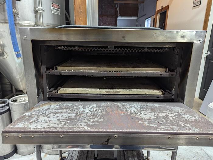 Used Bakers Pride Pizza Oven