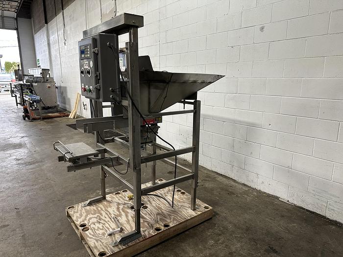 Used Lakewood Single Box Filler