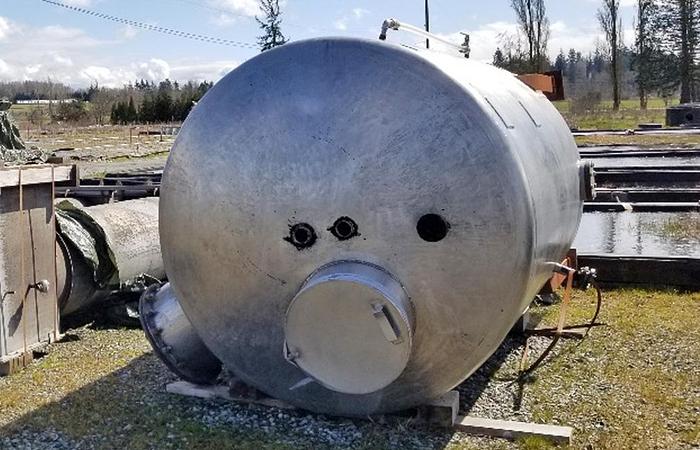 Used 1000 Gallon SS Tank