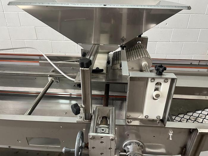 Used Lakewood 31025 Volumetric Clamshell Filler