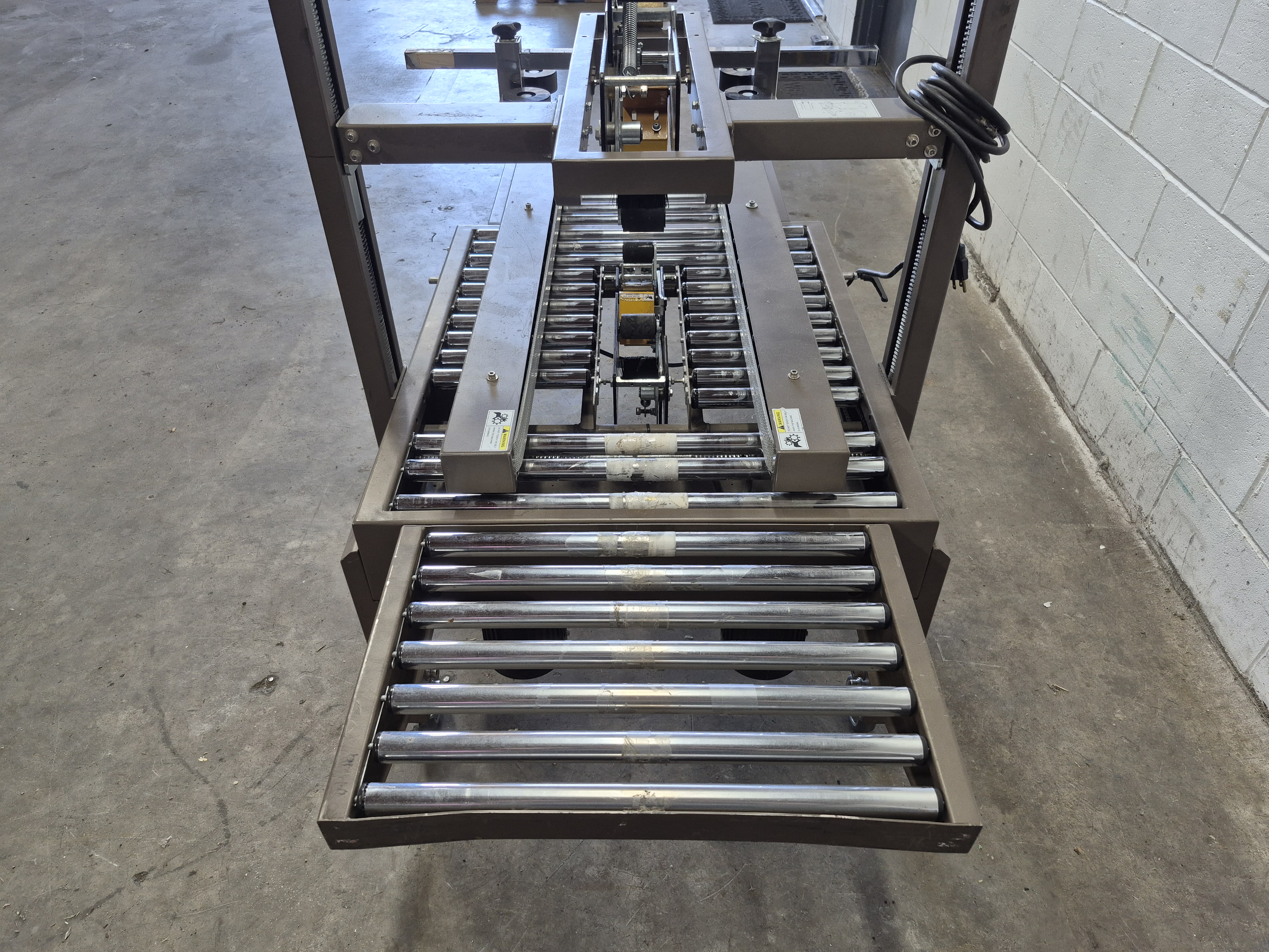 Used Highlight Magnum 2300 Case Sealer