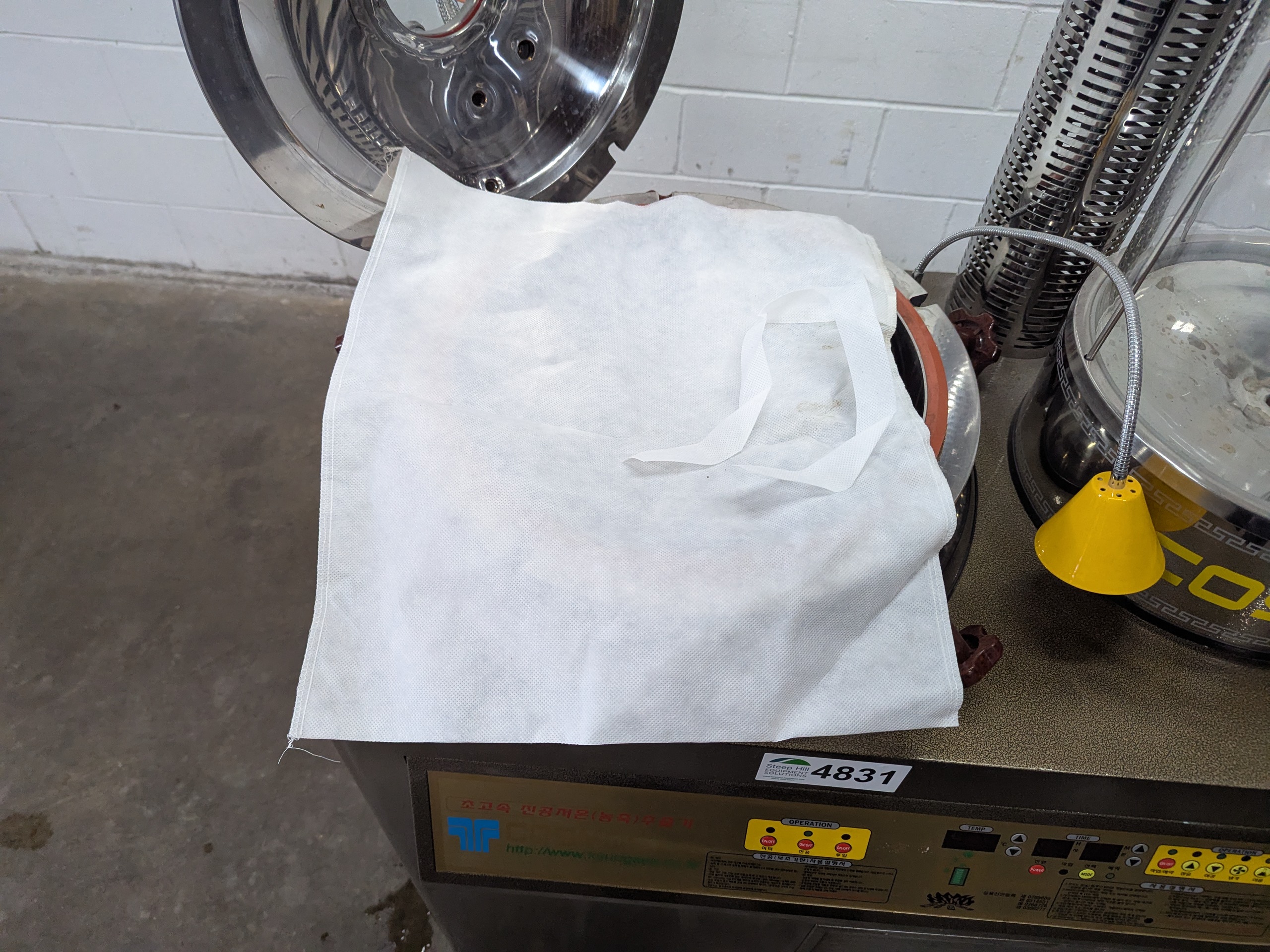 Used Cosmos 660 Vacuum Extractor