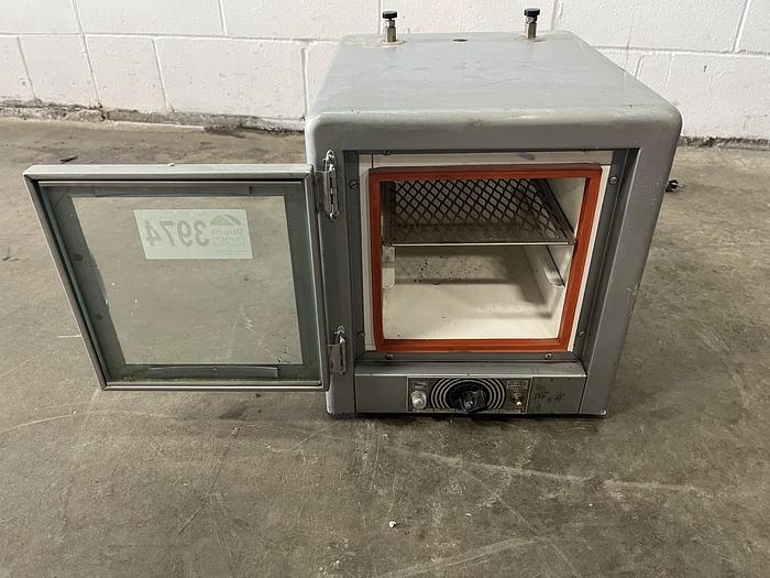 Used NAPCO 58301 Bench Top Vacuum Oven