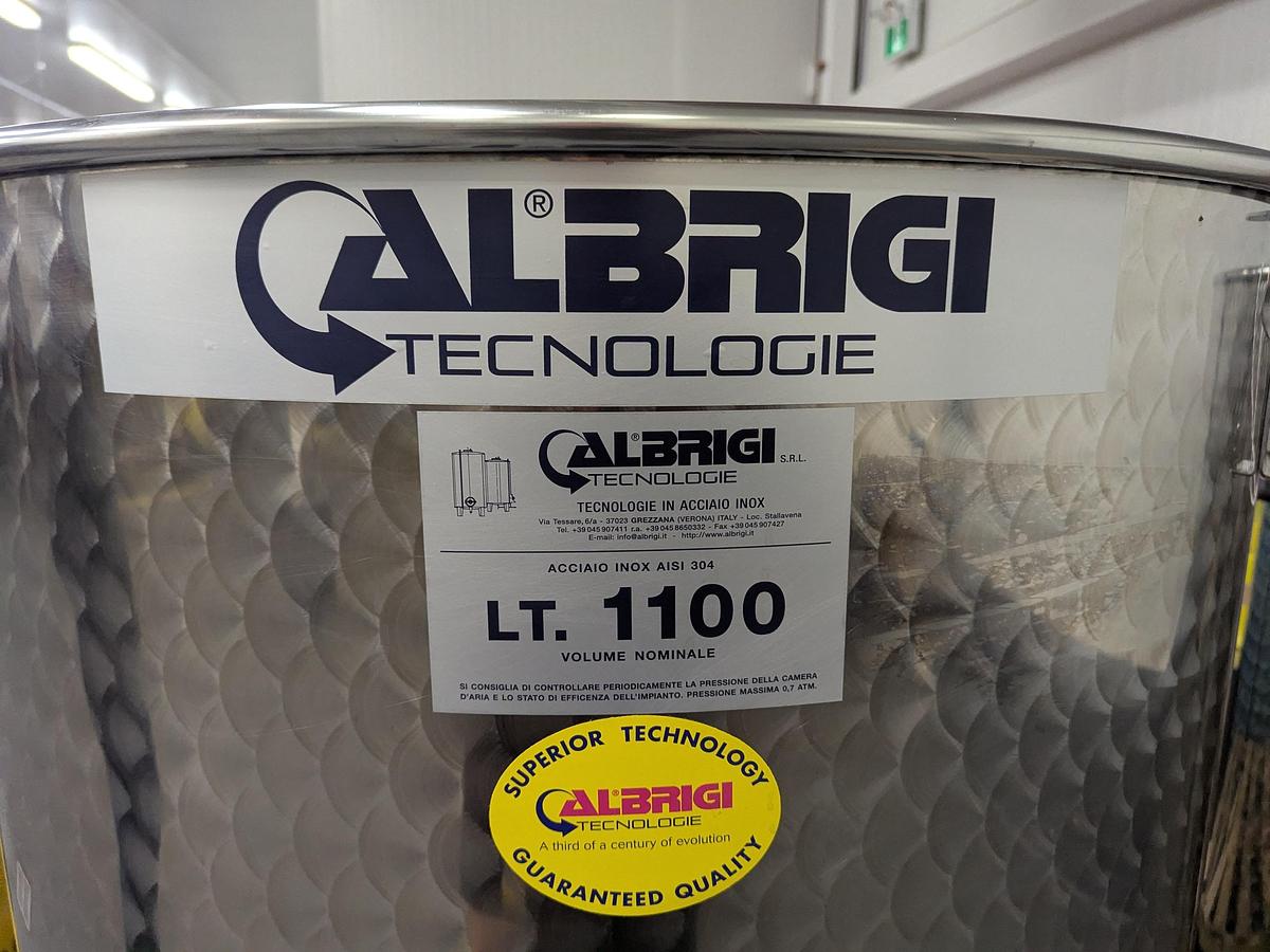 Used Albrigi 1100L Wine Tanks
