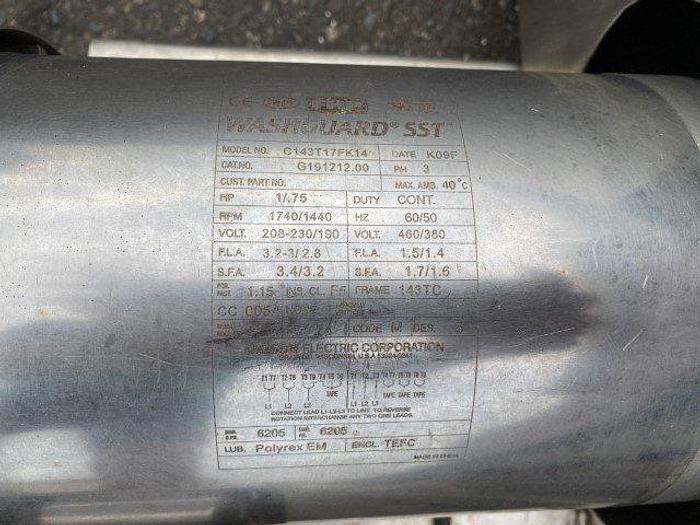 Used Commercial 21' Shaker Conveyor