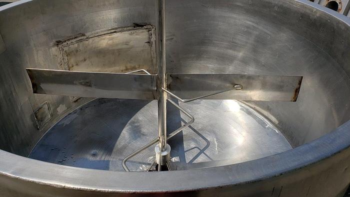 Used 1500L Insulated SS Tank with Agitator