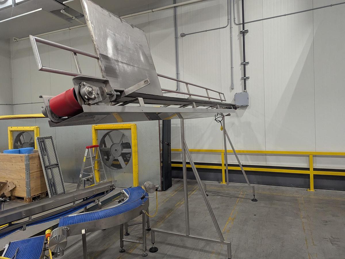 Used Andgar Tray Washer with Infeed & Outfeed Conveyors